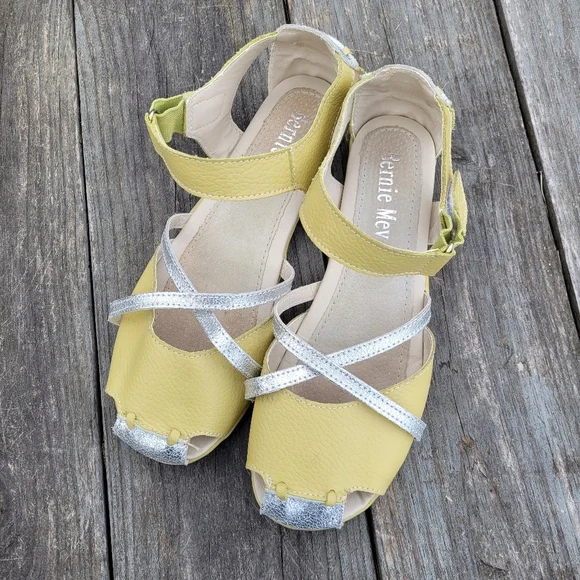 Bernie Mev yellow silver leather shoes size 8 - Picture 2 of 9